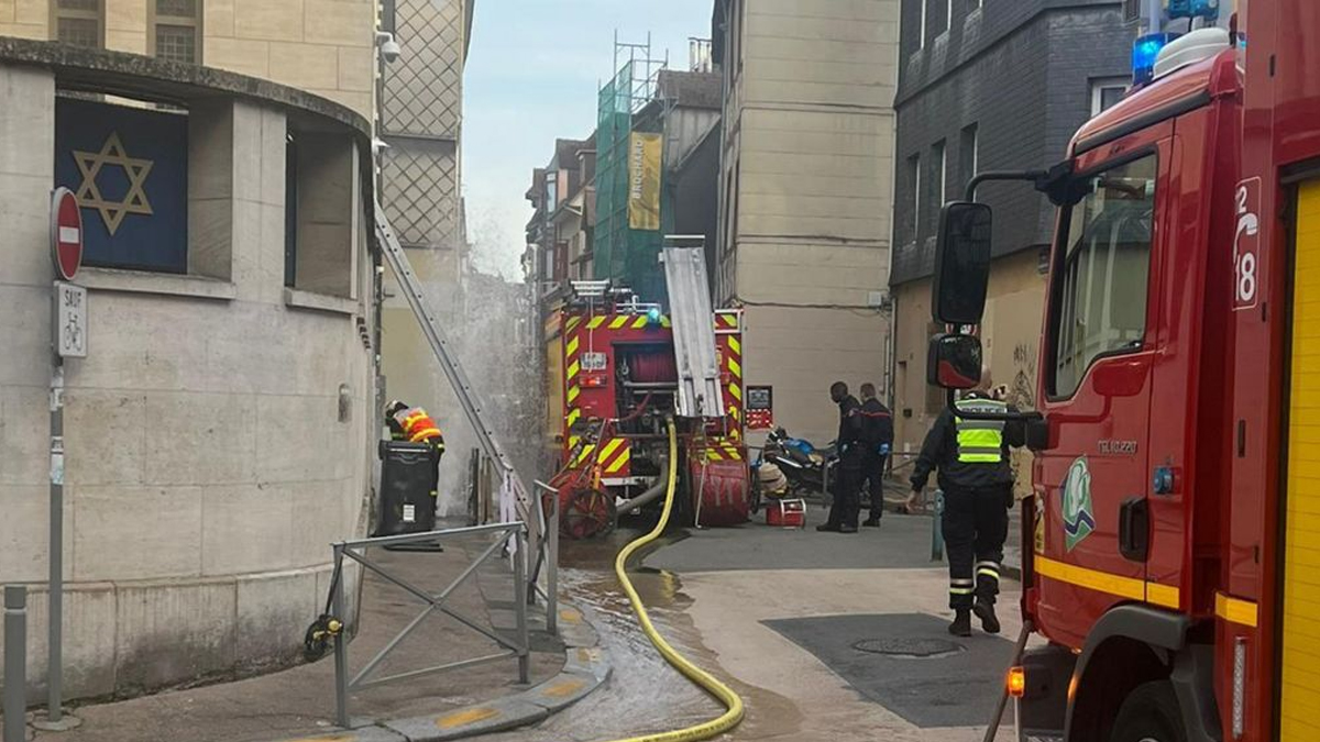 ফ্রান্সে ইহুদি উপাসনালয়ে আগুন দেয়ায় ব্যক্তিকে গুলি করে হত্যা