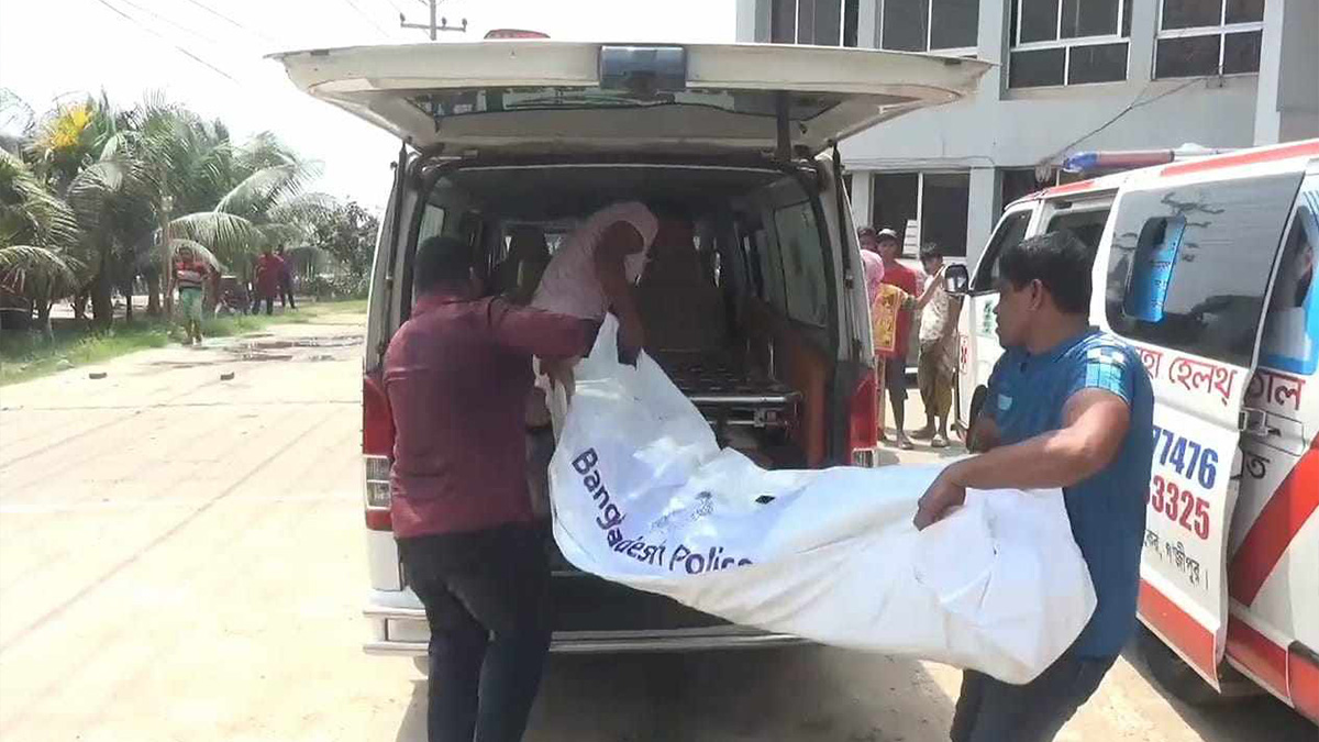 গাজীপুরে দাঁড়িয়ে থাকা ট্রাকে পিকআপের ধাক্কা, নিহত ২