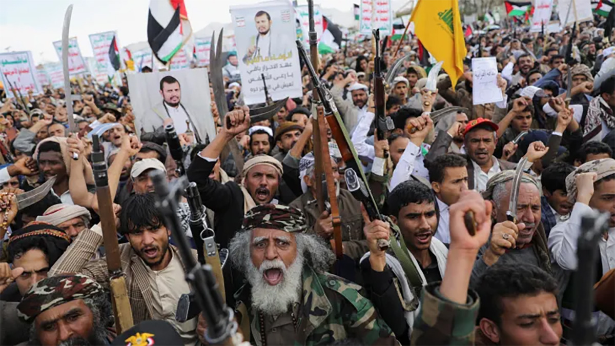 ভারত মহাসাগর-এডেন উপসাগরে ৩ জাহাজে হুতিদের হামলা