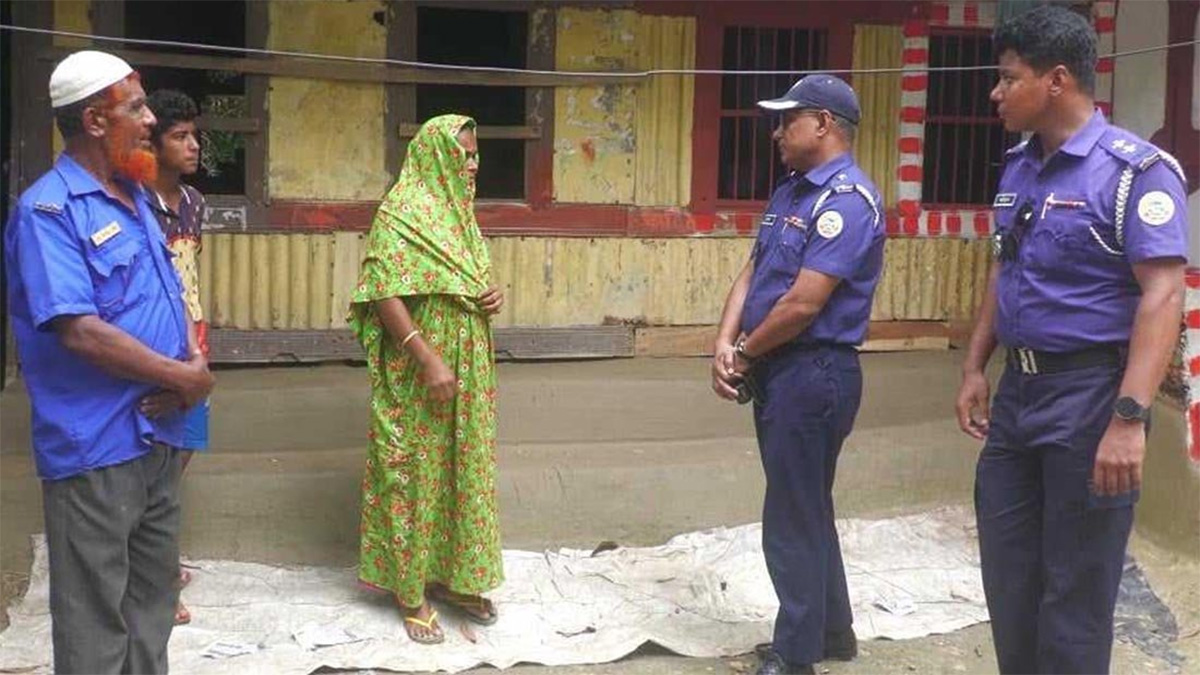 চোর সন্দেহে যুবককে গাছে বেঁধে পিটিয়ে হত্যা