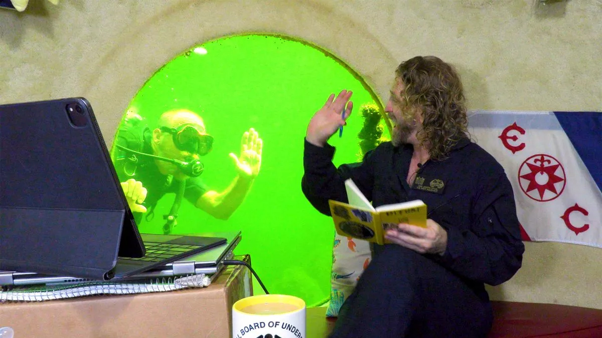 ৯৩ দিন আটলান্টিকের নিচে কাটিয়ে ১০ বছর বয়স কমলো সাবেক মার্কিন নৌ কর্মকর্তার