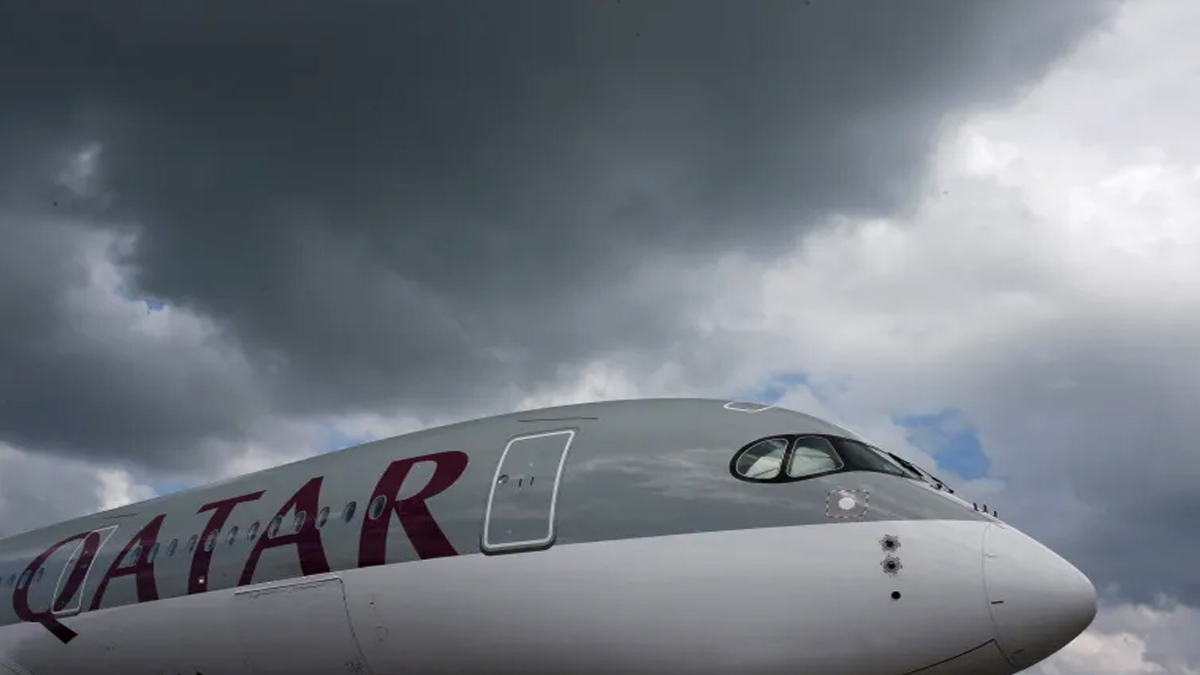 এবার ঝোড়ো বাতাসের কবলে কাতার এয়ারওয়েজের বিমান