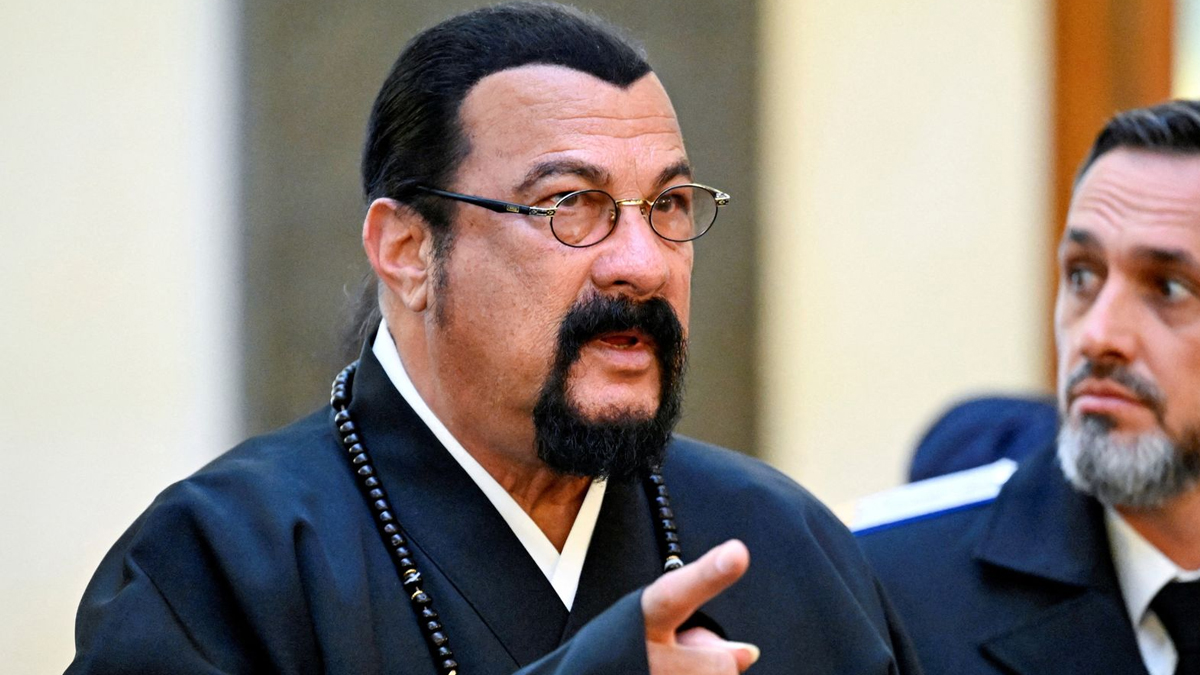 রাশিয়ার প্রেসিডেন্ট পুতিন পৃথিবীর সবচেয়ে মহৎ নেতা: স্টিভেন সিগ্যাল