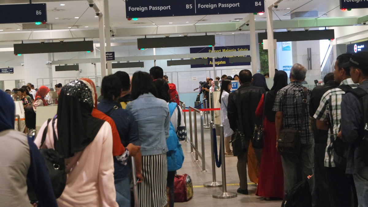 আপসহীন ইমিগ্রেশন: মালয়েশিয়ায় অবৈধ অভিবাসীদের দুঃসময়