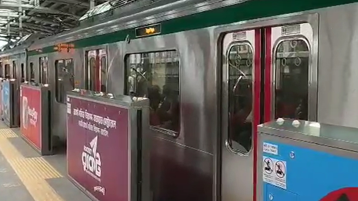 আবহাওয়া ও যান্ত্রিক ত্রুটিতে মেট্রোরেল চলাচল বন্ধ