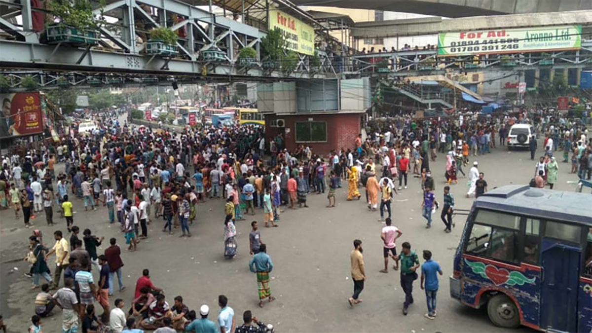 মিরপুরে সড়কে অরাজকতা, অটোরিকশা চালকদের অবরোধে জনভোগান্তি চরমে