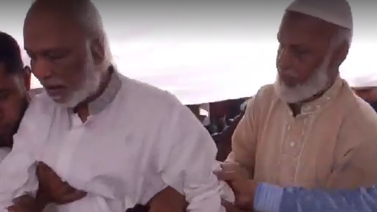 বক্তব্য দেয়ার সময় মঞ্চ ভেঙে পড়ে গেলেন বিএনপির মঈন খান