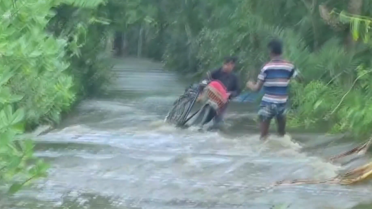 পানিবন্দি নিঝুম দ্বীপের ৩০ হাজার বাসিন্দা