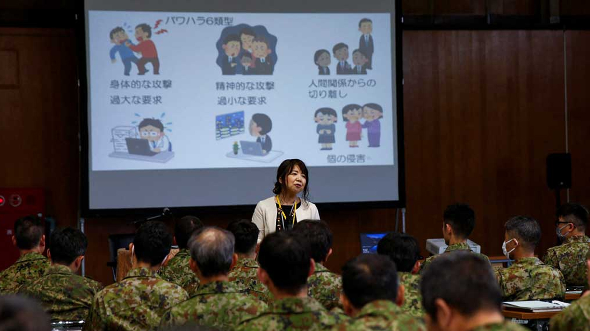 জাপানের সেনাবাহিনীতে নারীর অভাব!