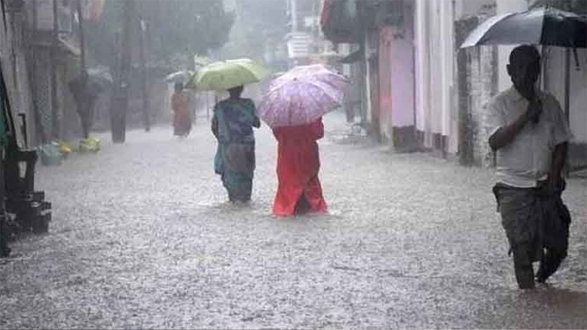 সব বিভাগে ভারী বর্ষণের আভাস, ভূমিধসের আশঙ্কা