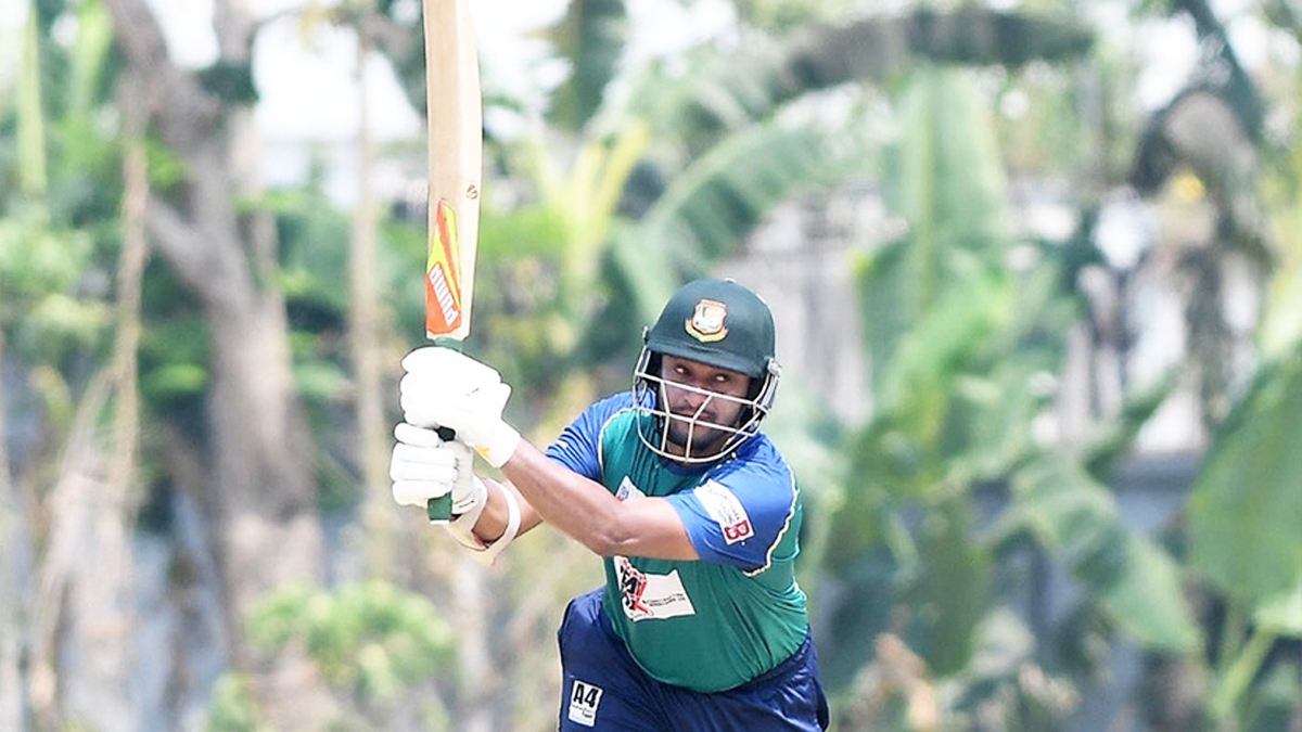 তামিমের ব্যর্থতার দিনে ৫৮ মাস পর সাকিবের সেঞ্চুরি