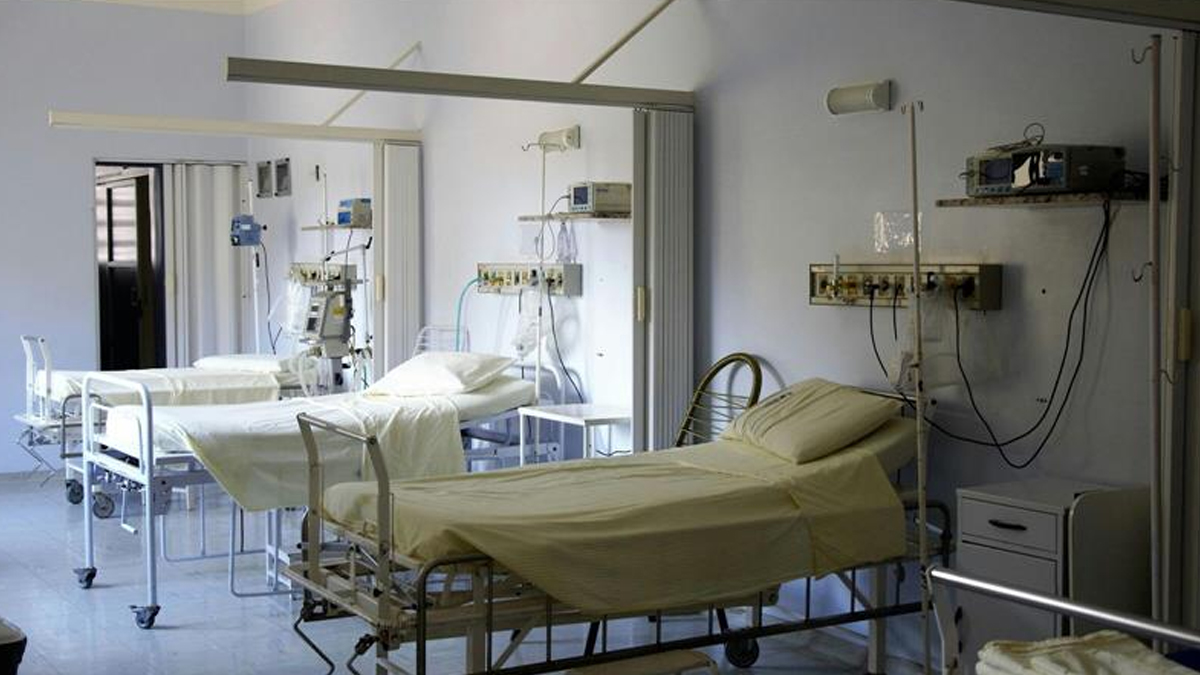 মুম্বাইয়ের হাসপাতালে মোবাইলের আলোয় অস্ত্রোপচার, মা ও নবজাতকের মৃত্যু