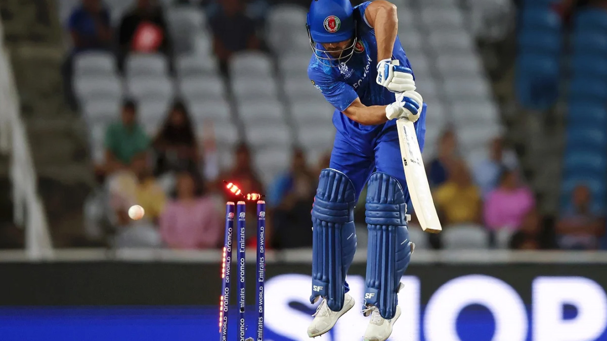 সেমিফাইনালে ৮ উইকেট হারিয়ে বিপর্যয়ের মুখে আফগানরা