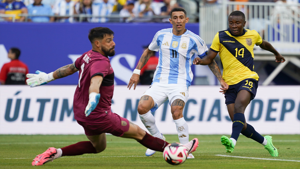 মেসির ফেরার ম্যাচে ডি মারিয়ার গোলে জয় পেল বিশ্বচ্যাম্পিয়ন আর্জেন্টিনা