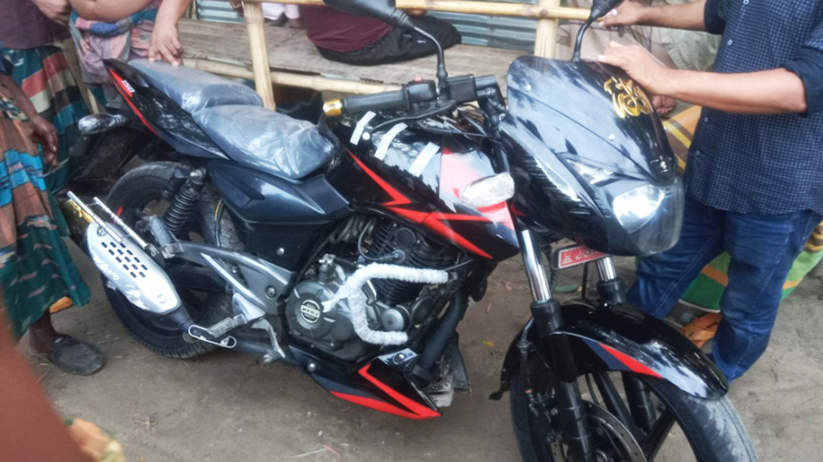 শখের মোটরসাইকেল নিয়ে বাড়ি ফেরা হলো না যুবকের