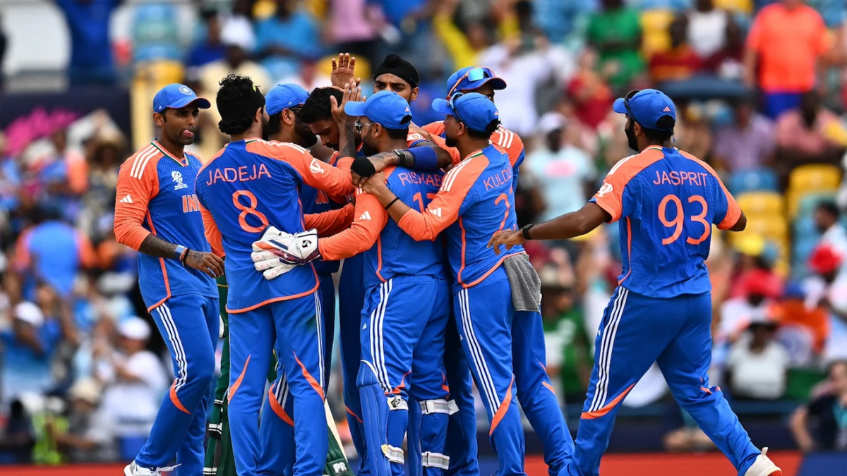 দুর্দান্ত বোলিংয়ে দক্ষিণ আফ্রিকার হৃদয় ভেঙে চ্যাম্পিয়ন ভারত