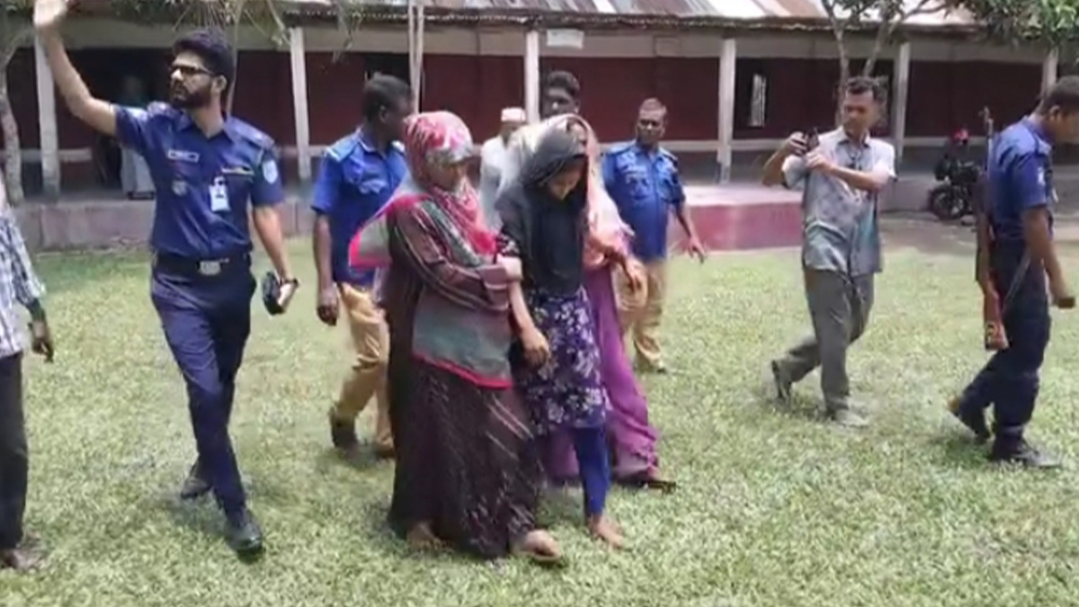 গাইবান্ধায় বিদ্যালয়ে ঢুকে ৫ শিক্ষার্থীকে ছুরিকাঘাত