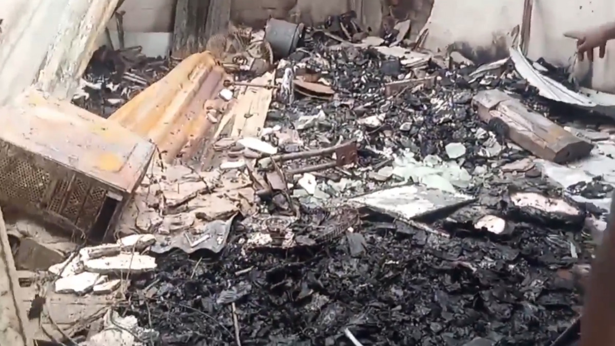 গোপালগঞ্জে আগুনে পুড়ে ছাই ৬টি দোকান