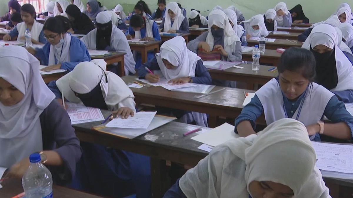 সিলেটে বন্যার মধ্যেই শুরু এইচএসসি পরীক্ষা