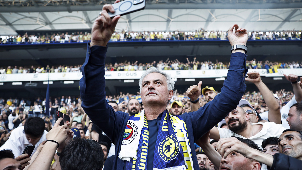 নতুন ঠিকানায় হোসে মরিনহো, আবারও ফিরলেন ডাগআউটে