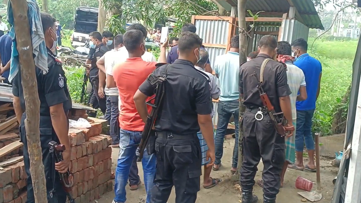 নিখোঁজের ৪ দিন পর সেপটিক ট্যাংক থেকে শিশুর মরদেহ উদ্ধার