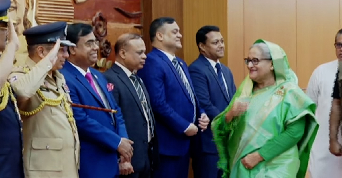 নয়াদিল্লির উদ্দেশে ঢাকা ছাড়লেন প্রধানমন্ত্রী