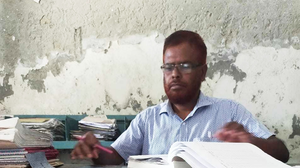 সরকারি অফিসে দুই এক পয়সা না দিলে অফিস চলেনা, এটা তো সিস্টেম: উপ-খাদ্য পরিদর্শক