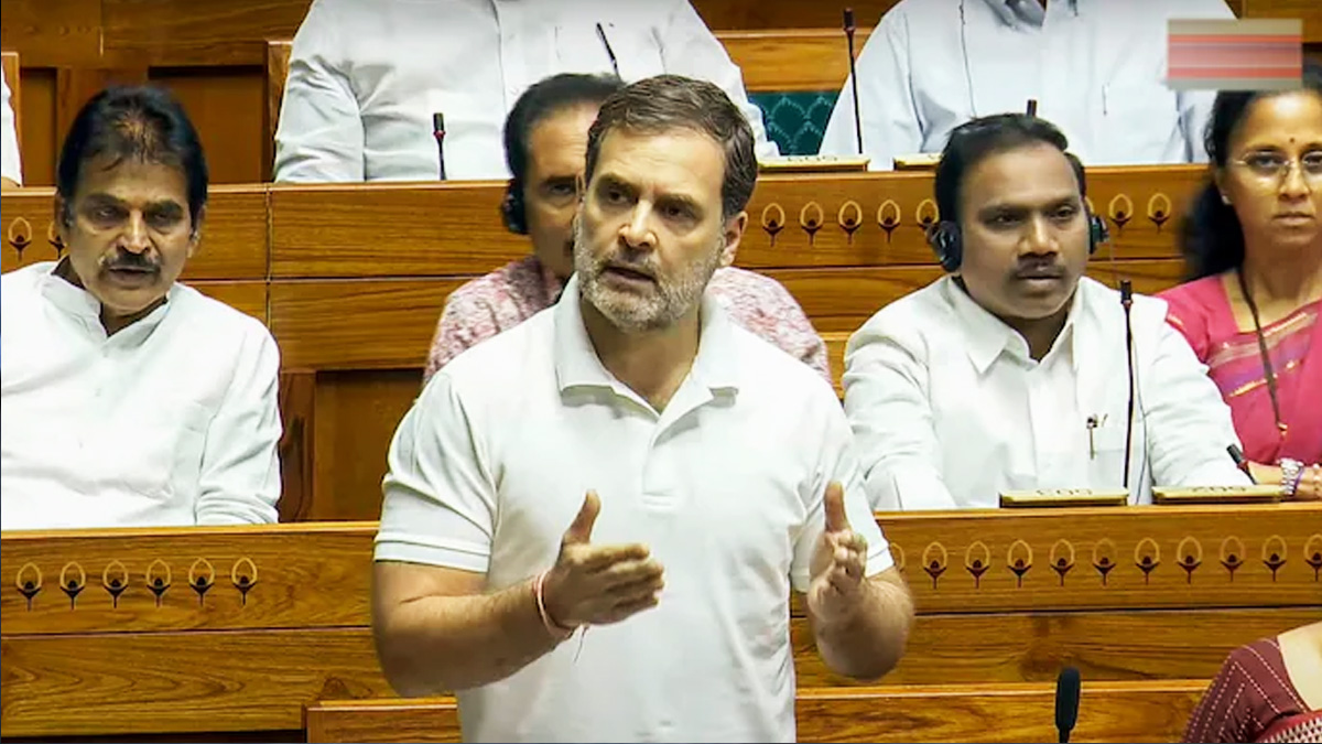 লোকসভায় বক্তৃতা দিচ্ছিলেন রাহুল গান্ধি, মাইক বন্ধ করে দেয়ার অভিযোগ স্পিকারের বিরুদ্ধে