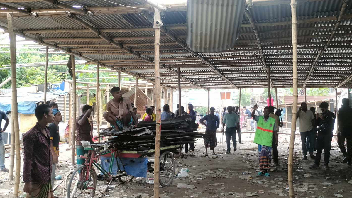 সাদেক অ্যাগ্রোতে শুরু উচ্ছেদ অভিযান, ভেঙে ফেলা হচ্ছে অবৈধ স্থাপনা