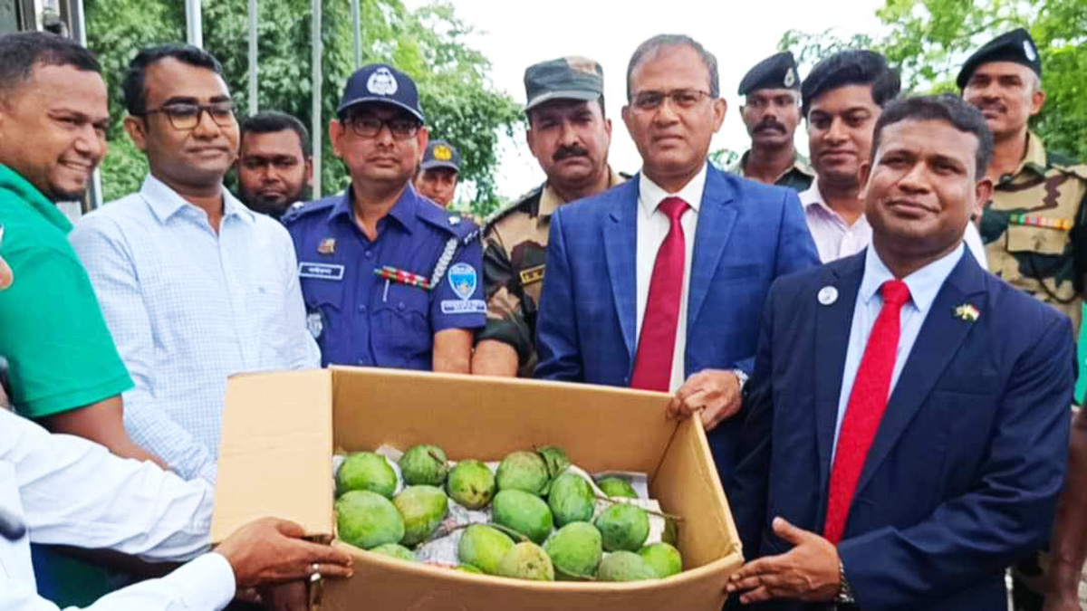 ত্রিপুরার মুখ্যমন্ত্রীকে আম-ইলিশ ও রসগোল্লা পাঠালেন প্রধানমন্ত্রী