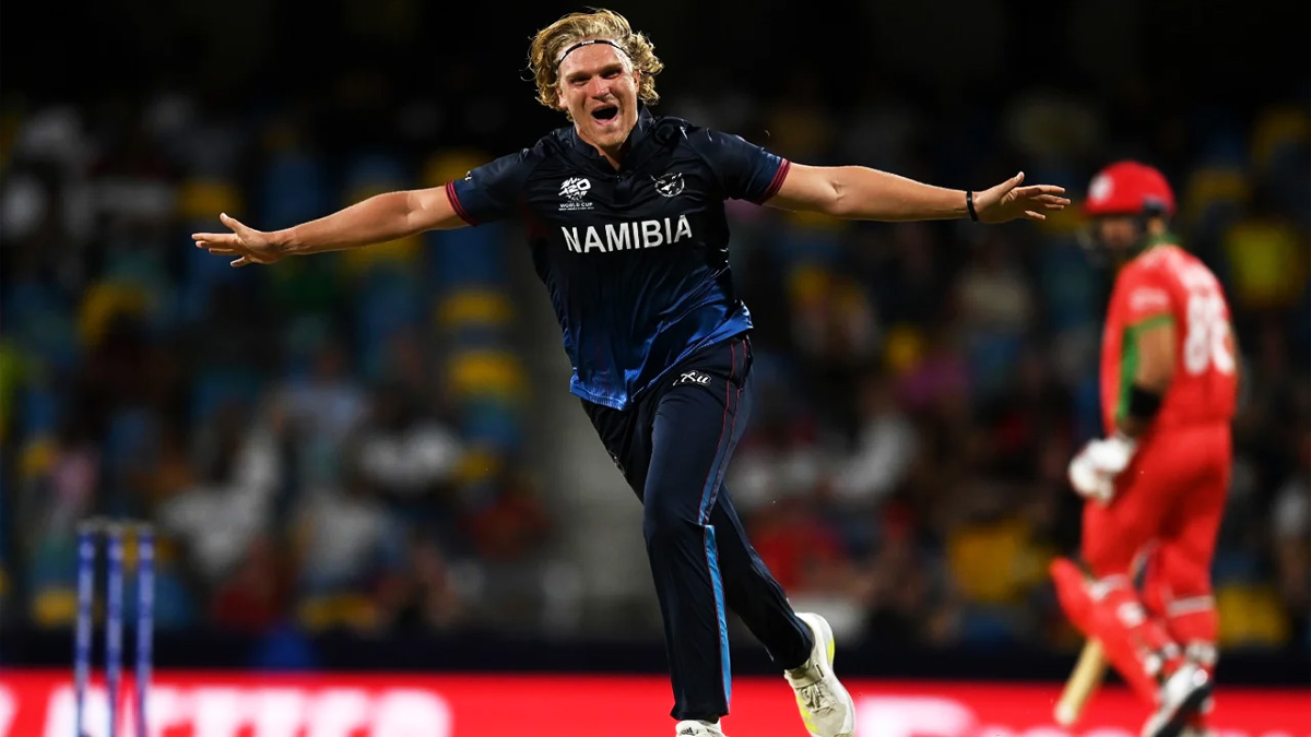 ট্রাম্পেলম্যান তাণ্ডবে লন্ডভন্ড ওমানের টপ অর্ডার