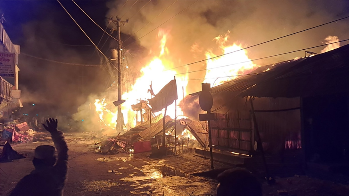 শরণখোলায় আগুনে পুড়ে ছাই ২০ দোকান, অবশেষে বৃষ্টি
