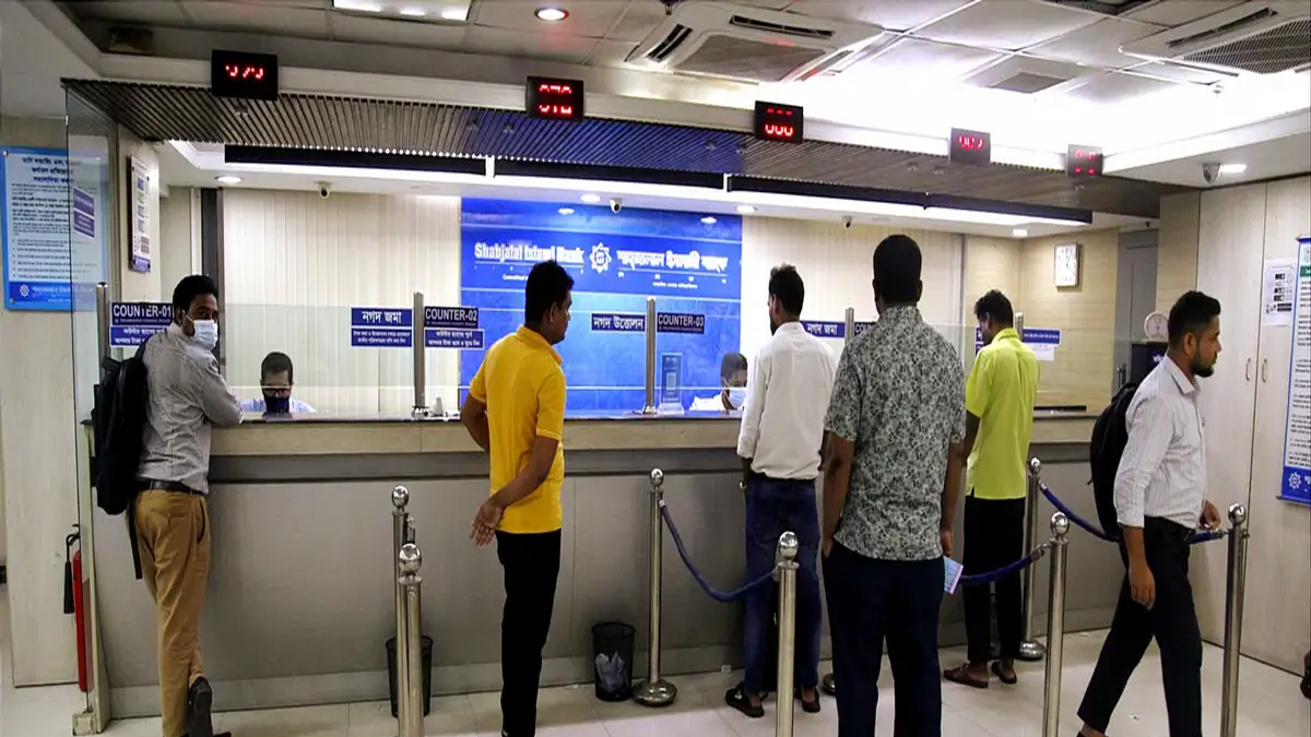 চারদিনের ছুটি শেষে কাল থেকে স্বাভাবিক হচ্ছে ব্যাংকিং কার্যক্রম