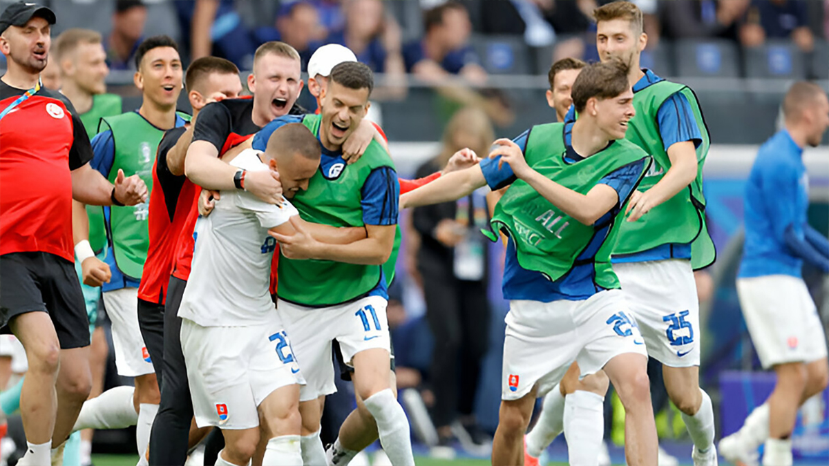 বেলজিয়ামকে হারিয়ে অঘটনের জন্ম দিলো স্লোভাকিয়া