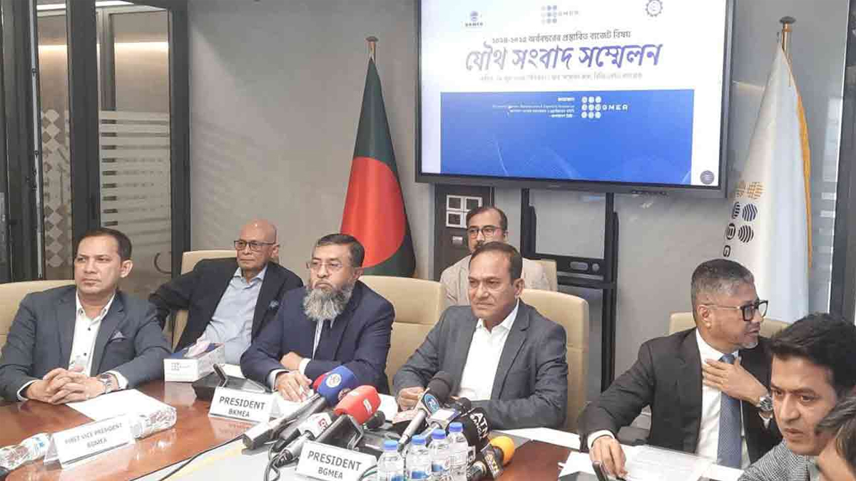 বাজেটে উচ্চ শুল্কায়ন: ‘পোশাক শিল্পের উৎপাদন ব্যাহত হবে’