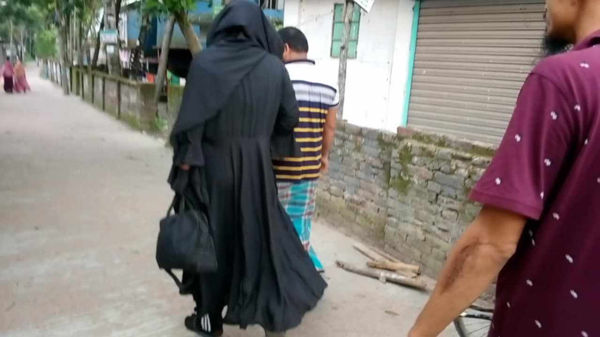 পটুয়াখালীতে বোরকাপরা ‘রহস্যজনক’ পুরুষের সন্ধানে পুলিশ