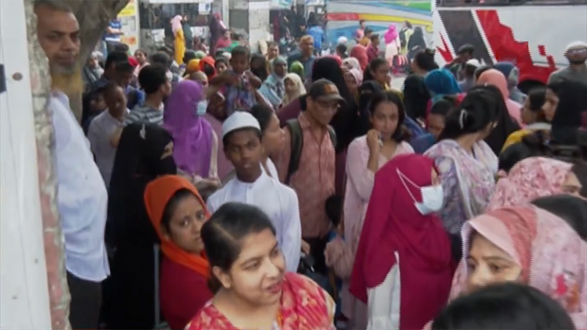 ঈদযাত্রা: বাস টার্মিনালে উপচে পড়া ভিড়