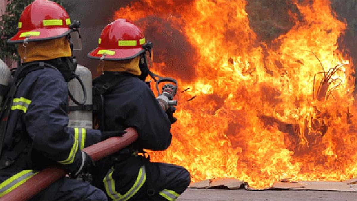 ধানমন্ডিতে বহুতল ভবনের আগুন নিয়ন্ত্রণে, আহত ৩