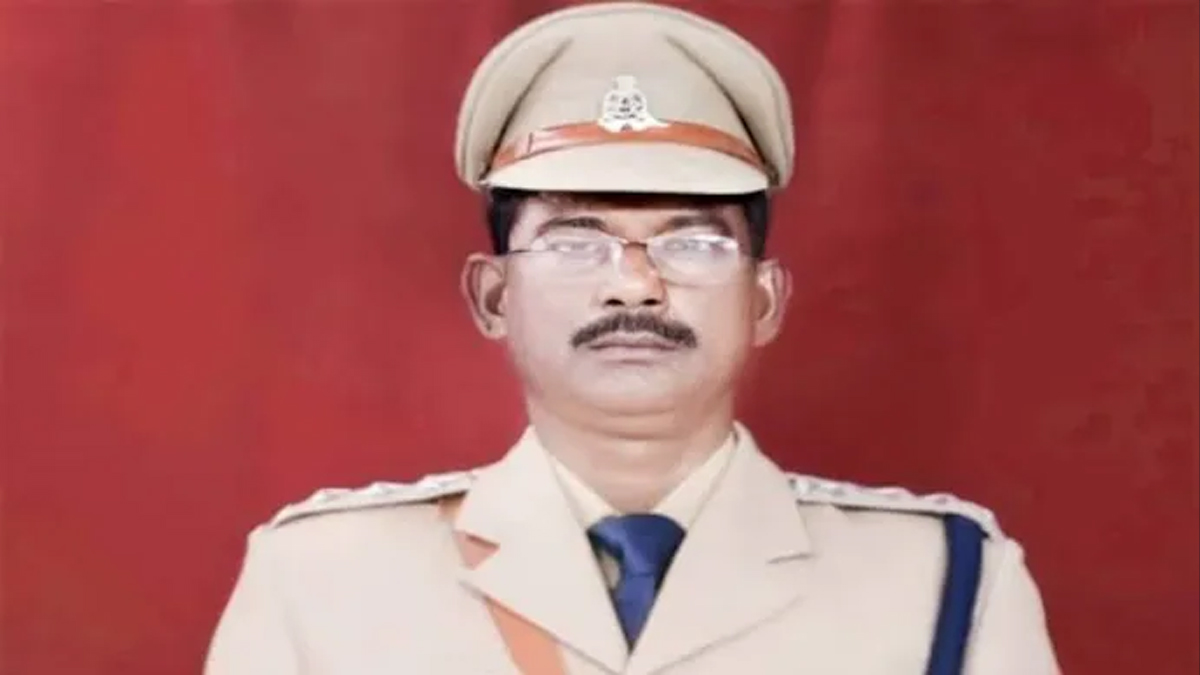 নারী পুলিশকে নিয়ে হোটেলে ধরা, ডিএসপি পদাবনতি পেয়ে হলেন কনস্টেবল