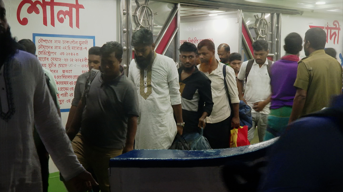 ঈদের ছুটি শেষে ঢাকায় ফিরছে কর্মজীবী মানুষ