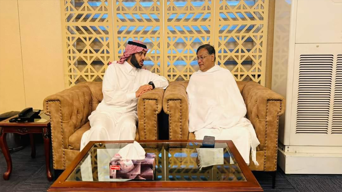 হজ পালনের উদ্দেশে সৌদি আরব গেলেন পররাষ্ট্রমন্ত্রী