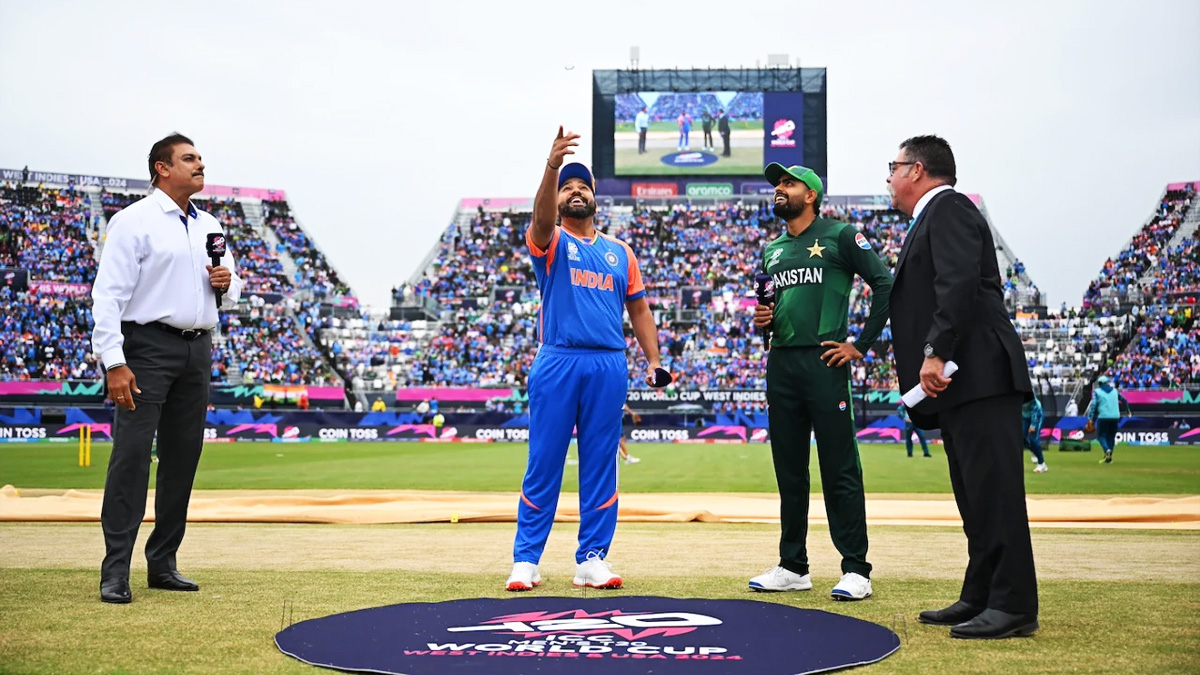 ‘ক্রিকেট ক্ল্যাসিকো’: টসে জিতে ভারতকে ব্যাটিংয়ে পাঠালো পাকিস্তান