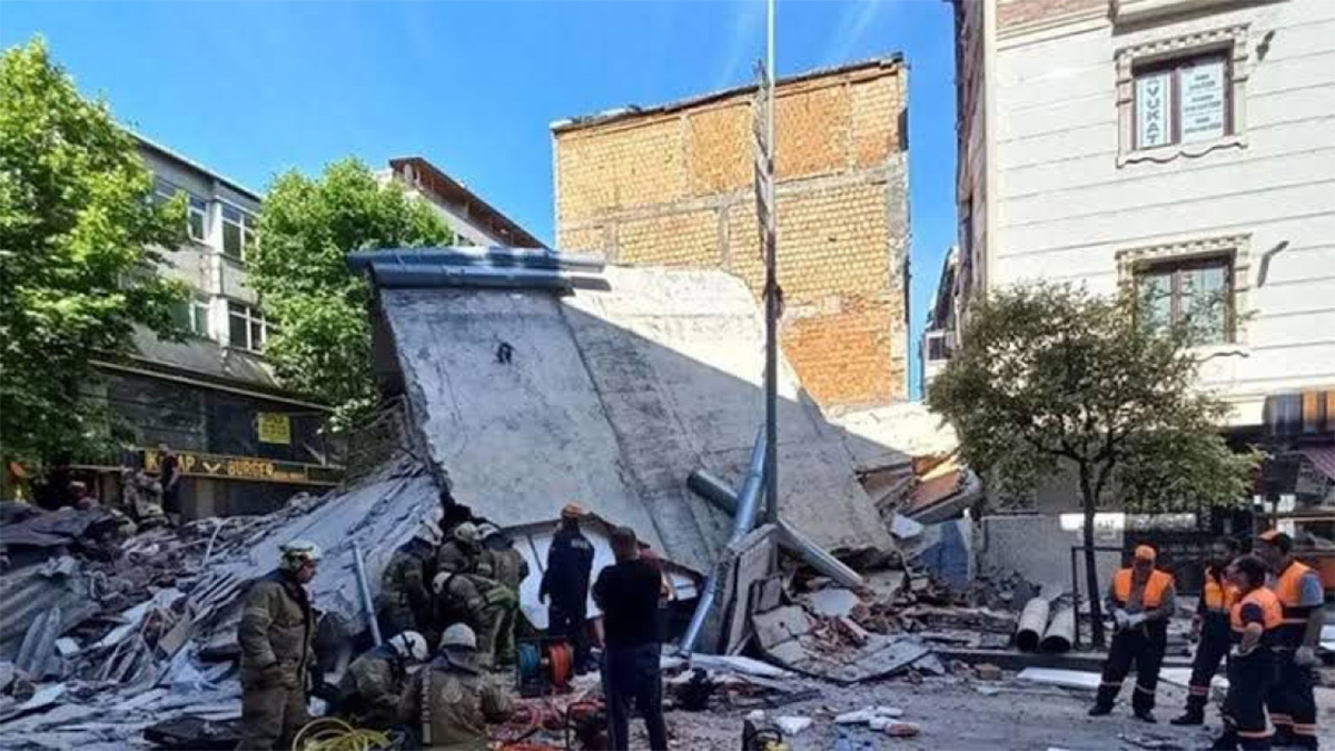 তুরস্কে ধসে পড়লো তিনতলা ভবন, নিহত ১