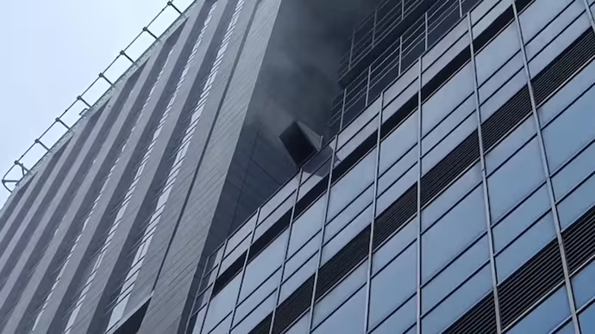 কলকাতার অ্যাক্রোপলিস শপিংমলে ভয়াবহ আগুন