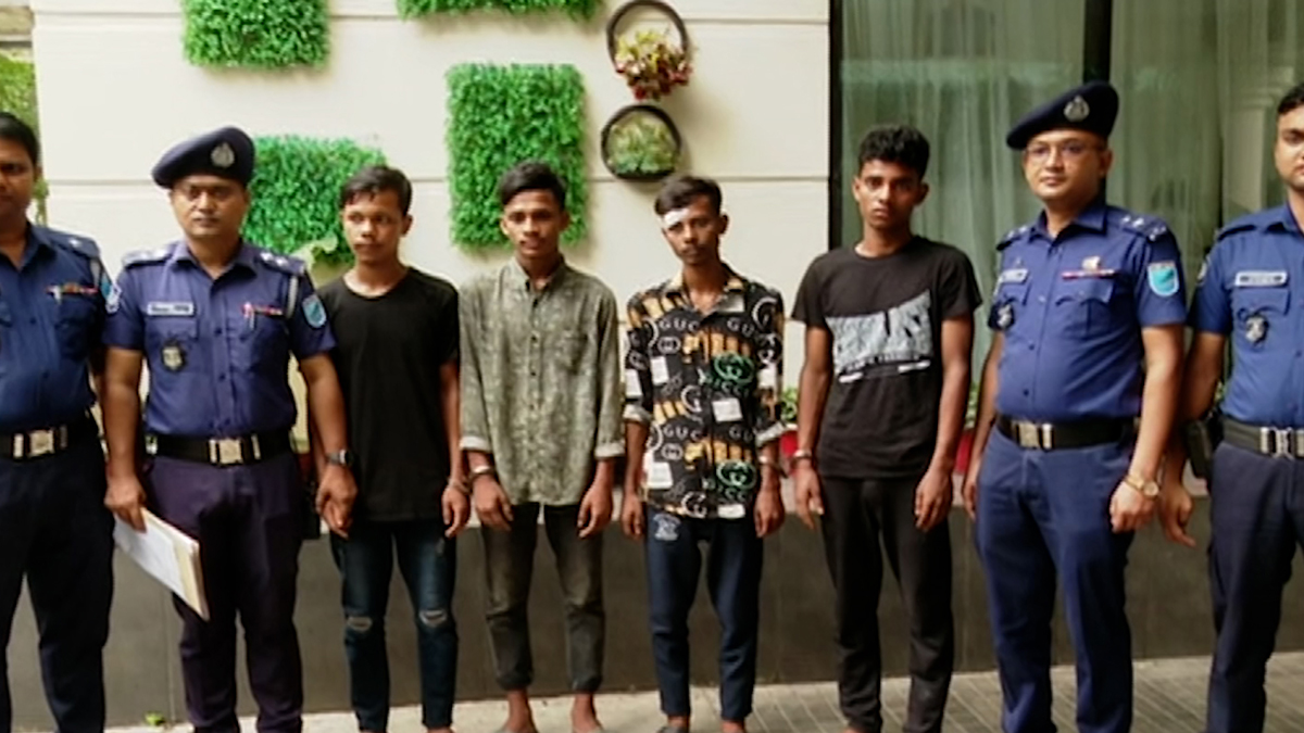 কেরানীগঞ্জে জবাই করে অটোরিকশা ছিনতাইয়ের ঘটনায় গ্রেফতার ৪