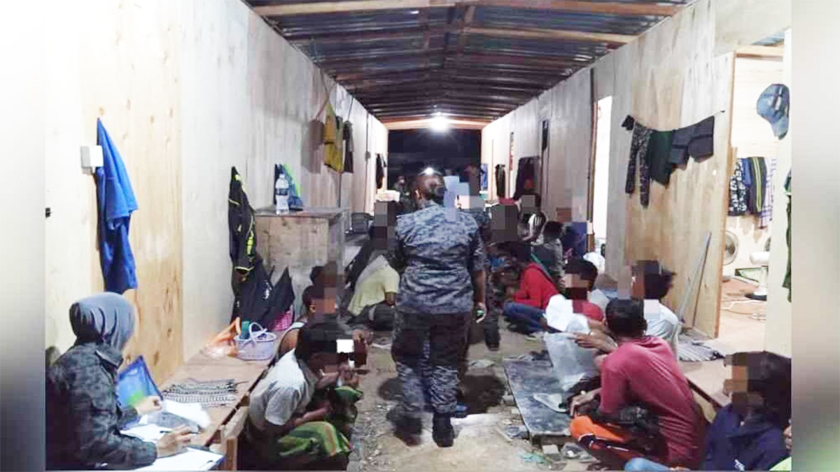 মালয়েশিয়ায় ১২ বাংলাদেশিসহ আটক ২৯ অভিবাসী