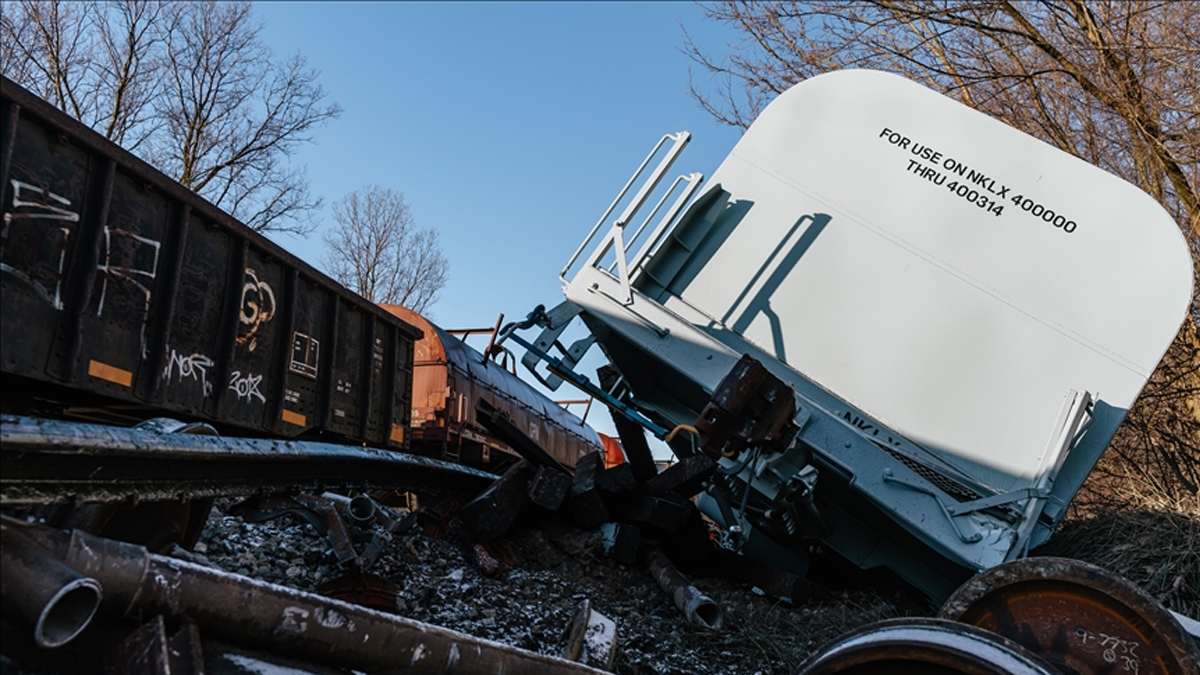 রাশিয়ায় যাত্রীবাহী ট্রেন দুর্ঘটনায় নিহতের সংখ্যা বেড়ে ৩