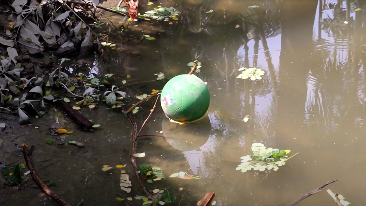 পুকুর থেকে বল আনতে গিয়ে বিদ্যুৎস্পৃষ্টে মাদরাসাছাত্রের মৃত্যু