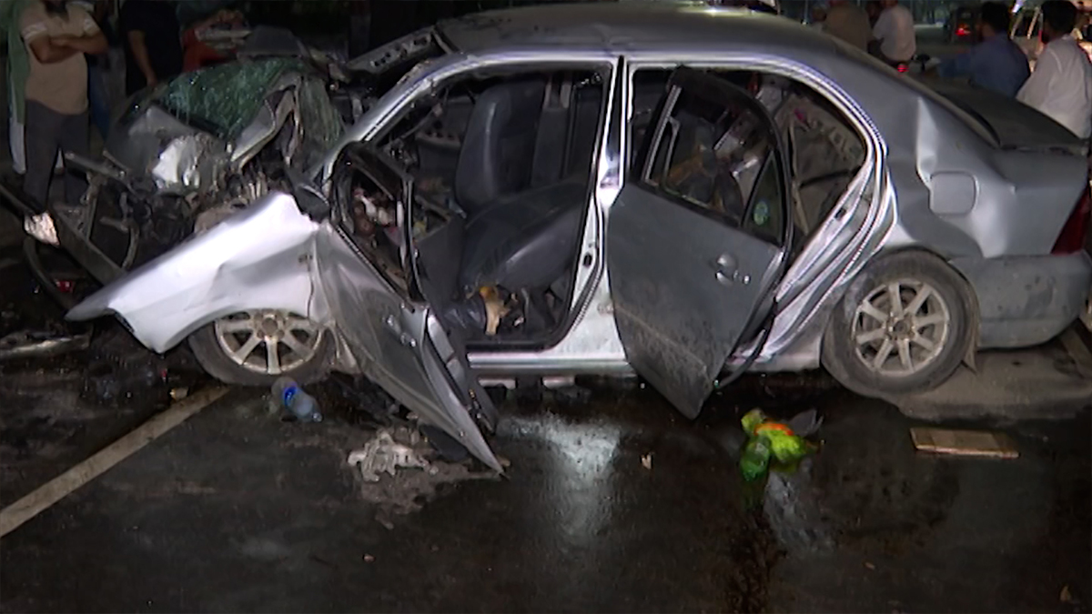 ঈদের রাতে ছোটবেলার দুই বন্ধুর প্রাণ ঝড়লো সড়কে