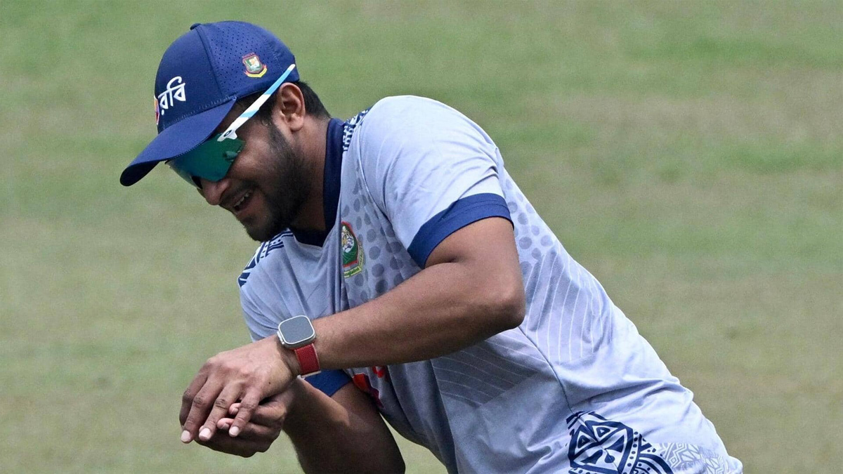 হাসারাঙ্গাকে সরিয়ে র্যাঙ্কিংয়ের শীর্ষে ফিরলেন সাকিব